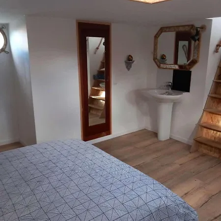 Båthotell Caravelle Peniche *